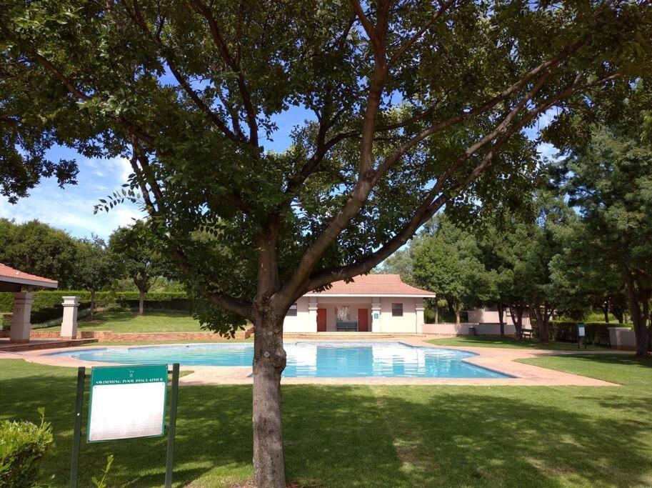 Pecanwood Estate Cosy 3 Bedroom Villa With Pool Hartbeespoort Exterior photo